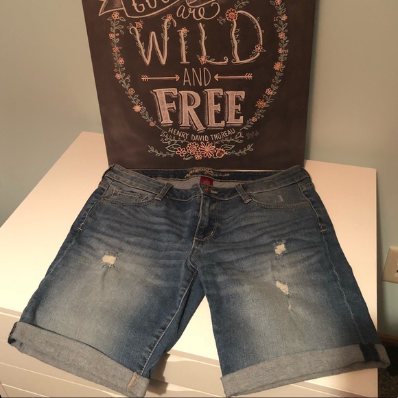 Arizona jean shorts juniors size 11 - Picture 1 of 3